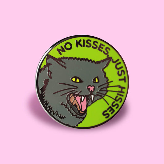 NO KISSES, JUST HISSES ENAMEL PIN - PACK OF 5 - Extreme Largeness Wholesale
