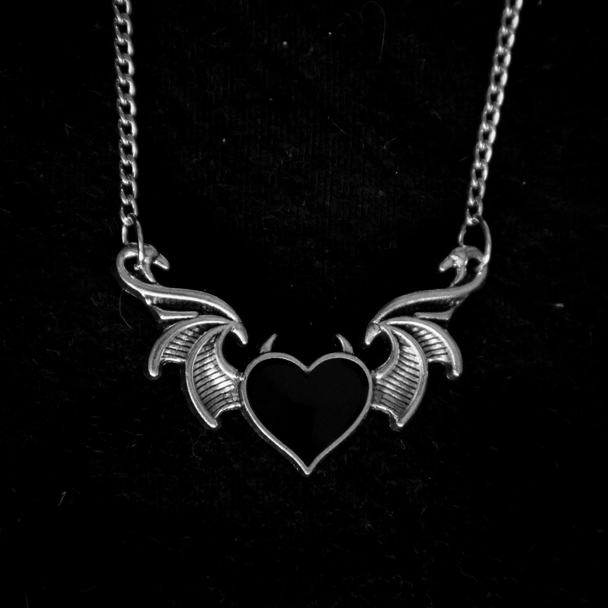 DEVIL HEART NECKLACE - PACK OF 5 - Extreme Largeness Wholesale