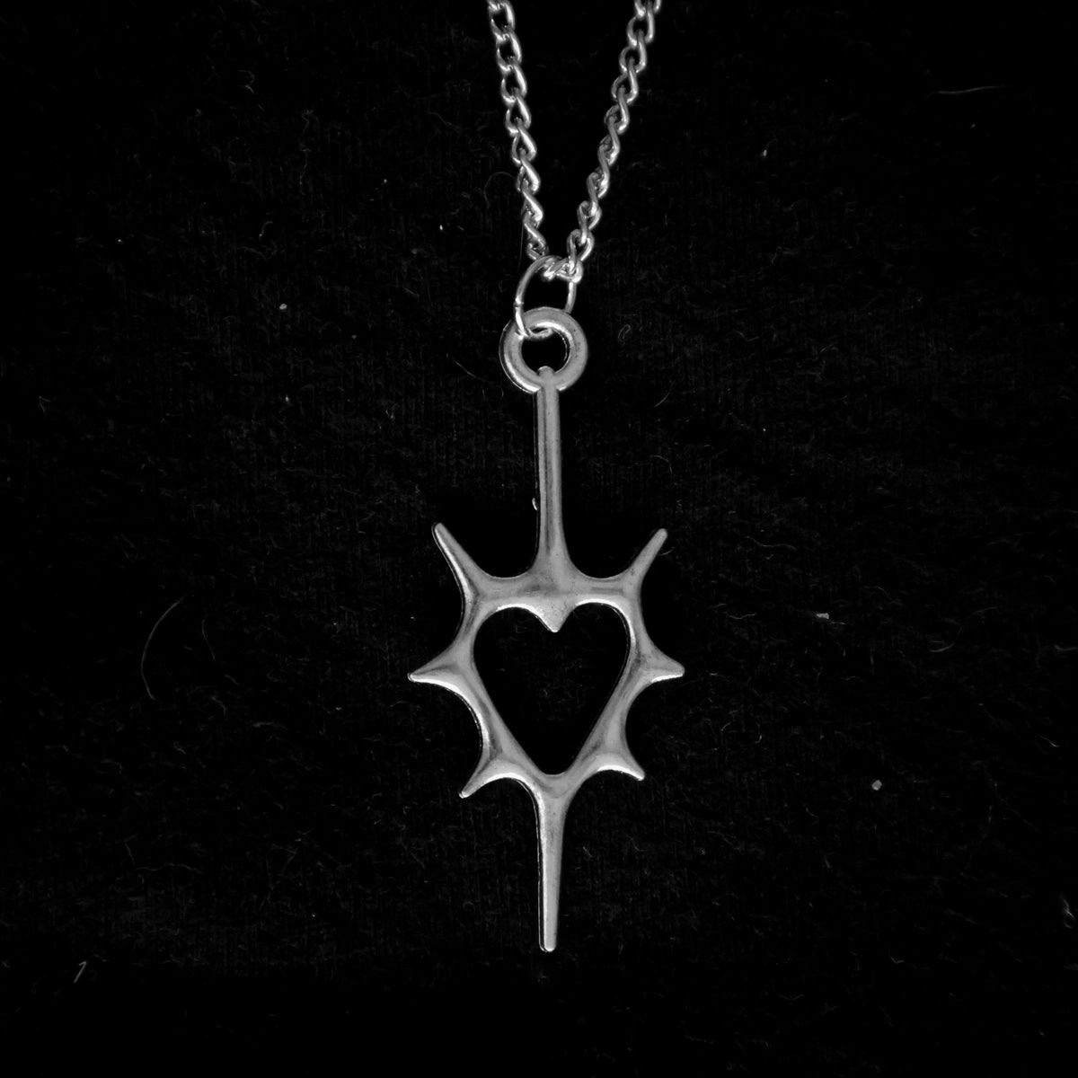 THORNY HEART NECKLACE - PACK OF 5 - Extreme Largeness Wholesale