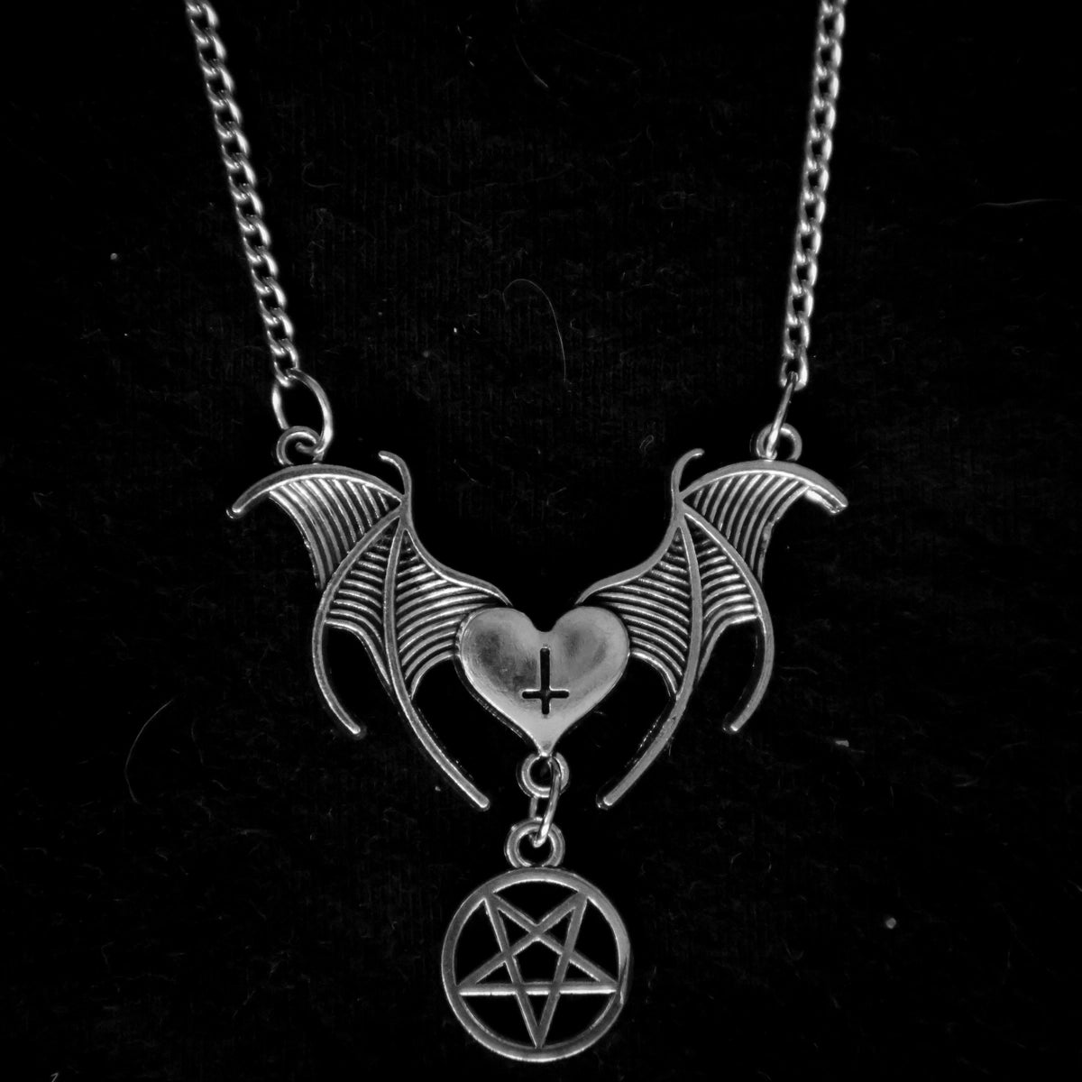 WINGED HEART WITH PENTAGRAM CHARM NECKLACE - PACK OF 5 - Extreme Largeness Wholesale