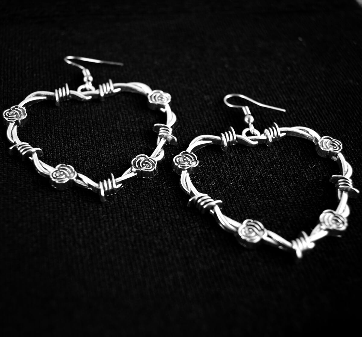 LARGE BARBED WIRE HEART EARRINGS - PACK OF 5