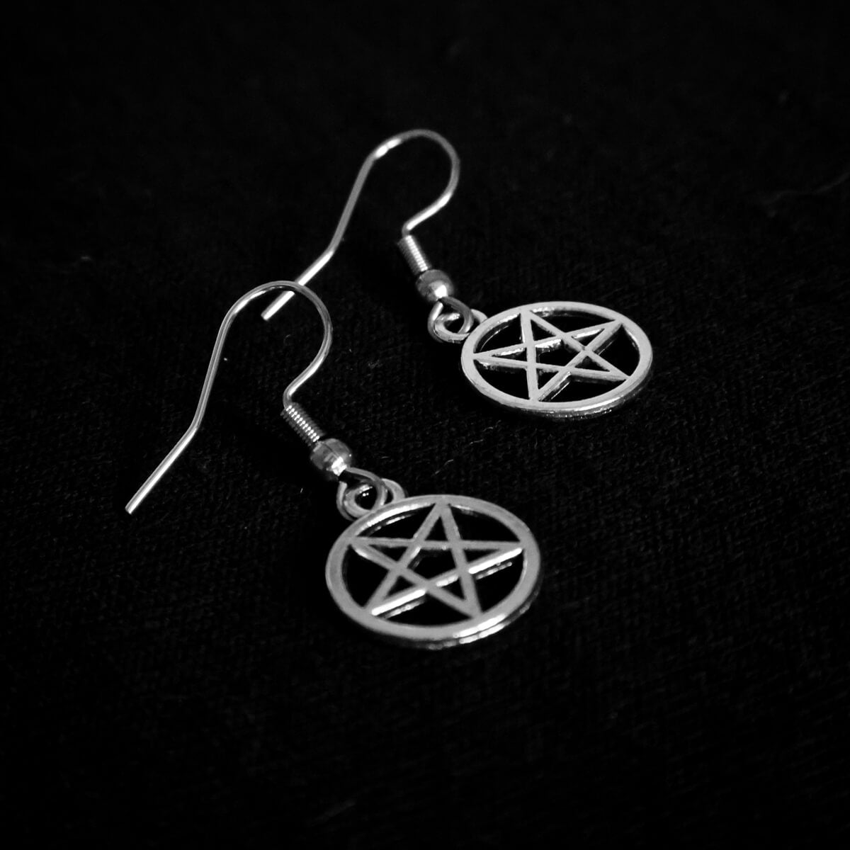 INVERTED PENTAGRAM EARRINGS - PACK OF 5