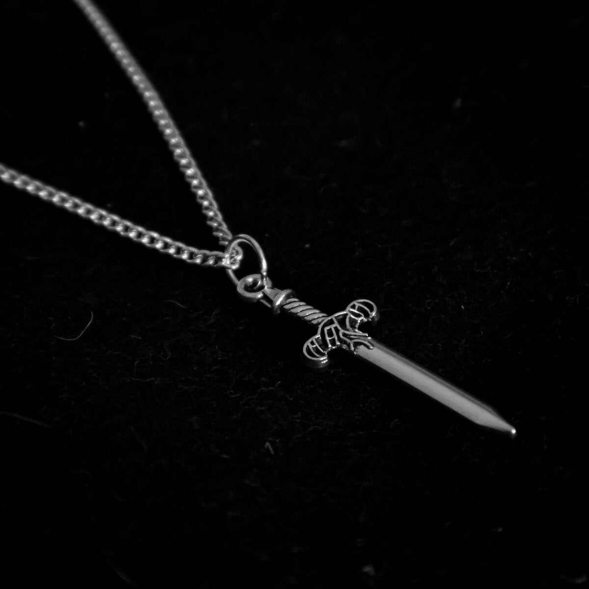 DAGGER NECKLACE - PACK OF 5 - Extreme Largeness Wholesale