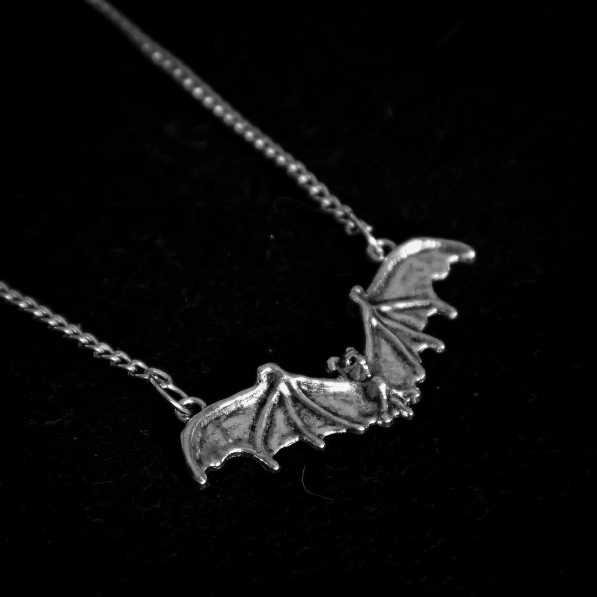 BAT NECKLACE - PACK OF 5 - Extreme Largeness Wholesale