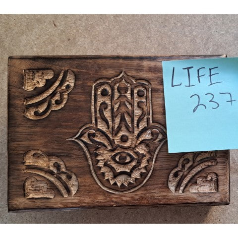 LIFE237 12X18CM WOOD BOX CARVED HAMSA