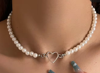 LNK472 Pearl Choker Heart