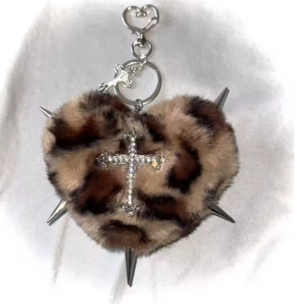 KR235 Leopard Heart Bag Charm - Extreme Largeness Wholesale